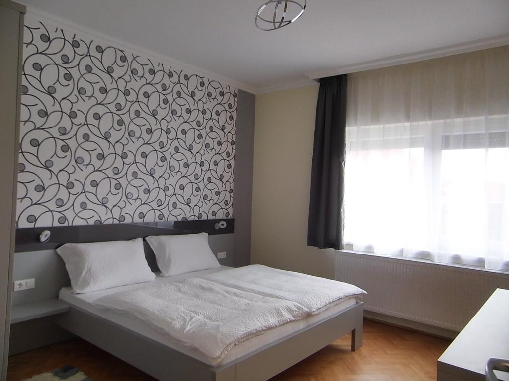 Alfa Apartman Sárvár Rom bilde